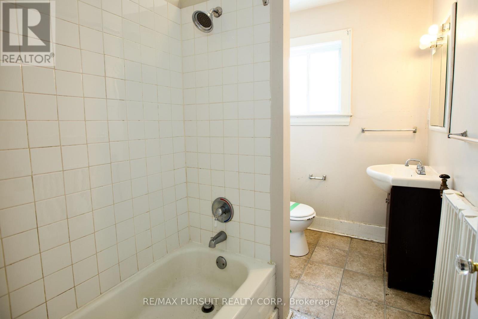 99 Duncan Avenue S, Kirkland Lake, ON - Indoor Photo Showing Bathroom