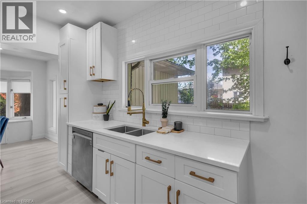 378 Norfolk Street N, Simcoe, ON - Indoor Photo Showing Kitchen With Double Sink