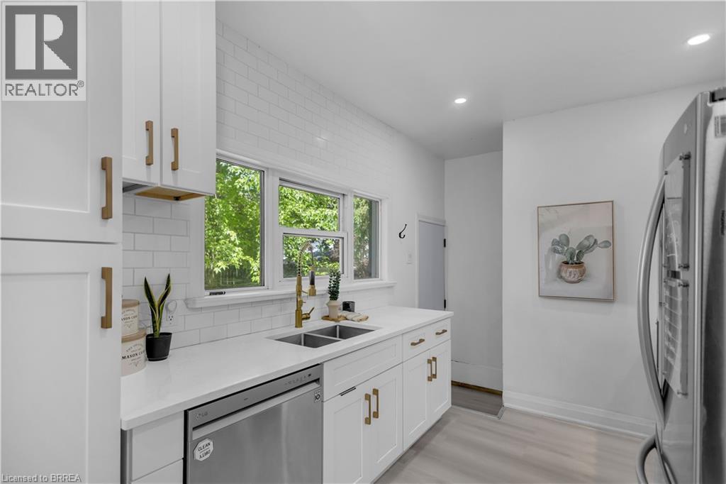 378 Norfolk Street N, Simcoe, ON - Indoor Photo Showing Kitchen With Double Sink