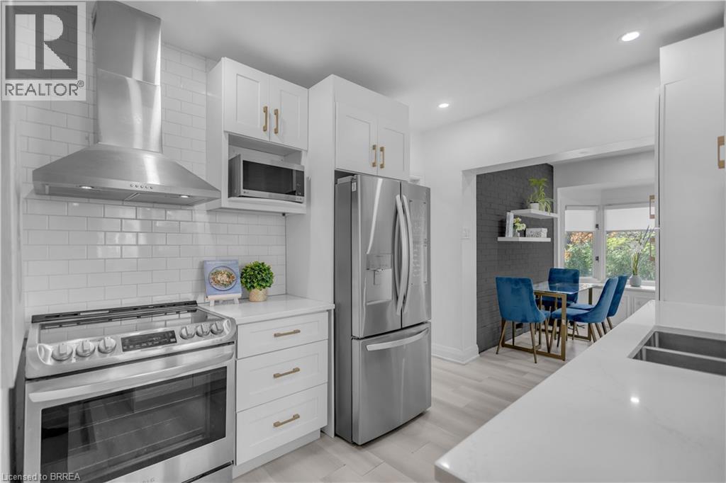 378 Norfolk Street N, Simcoe, ON - Indoor Photo Showing Kitchen With Upgraded Kitchen