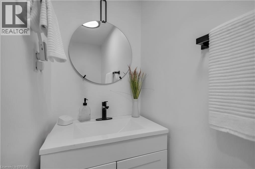 378 Norfolk Street N, Simcoe, ON - Indoor Photo Showing Bathroom