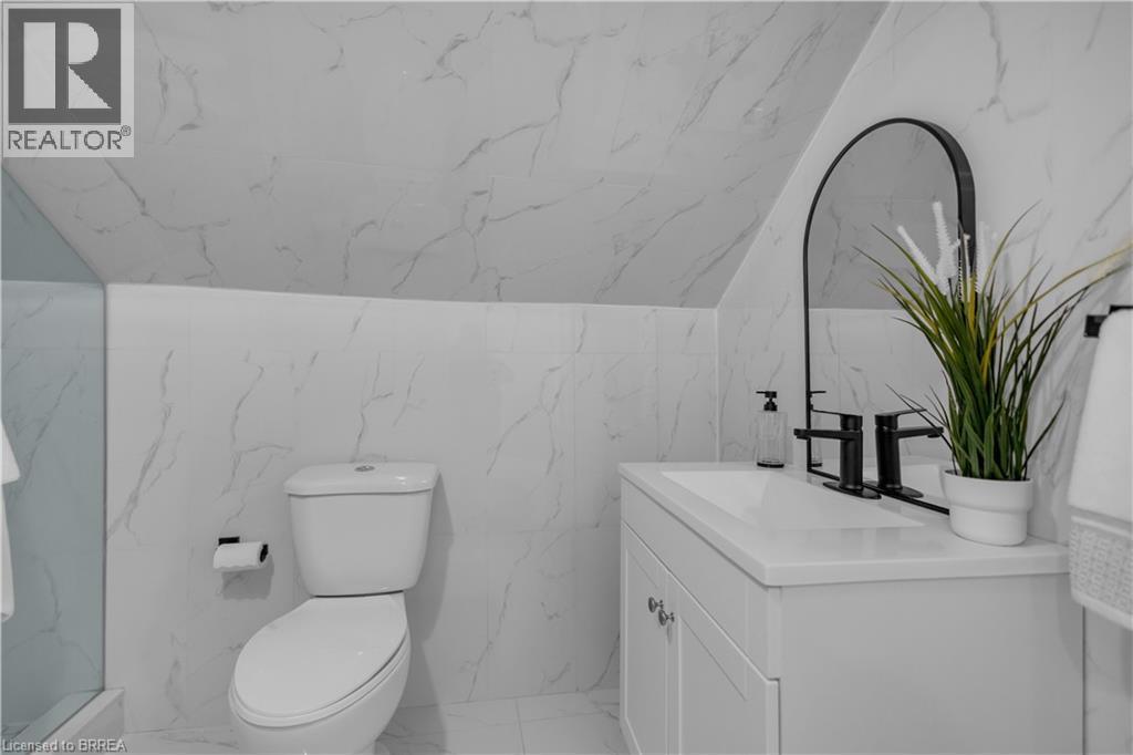 378 Norfolk Street N, Simcoe, ON - Indoor Photo Showing Bathroom