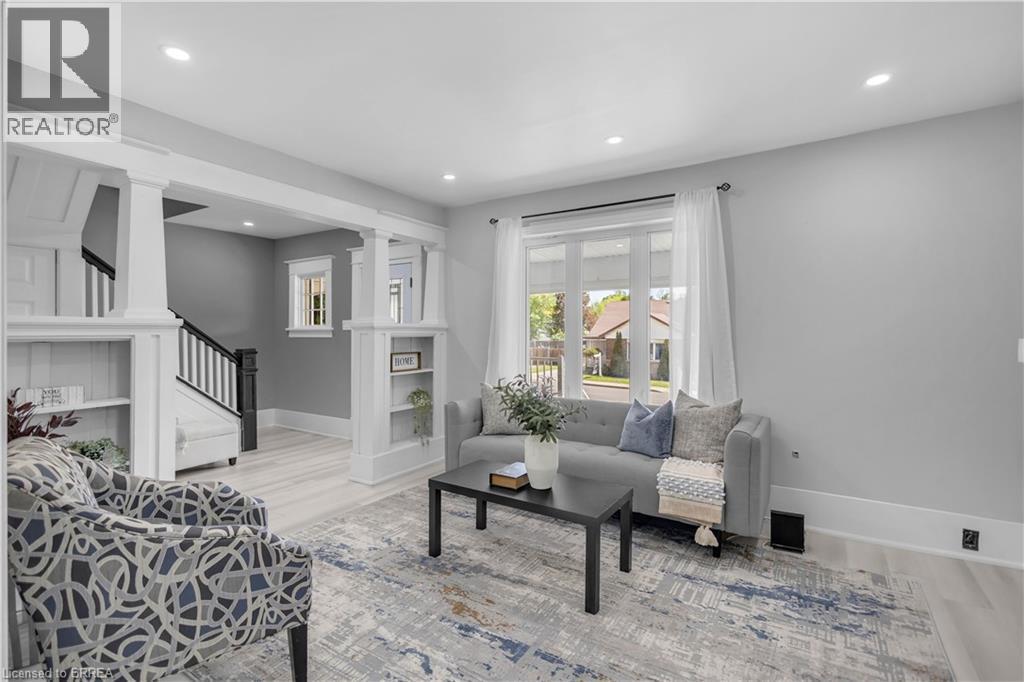 378 Norfolk Street N, Simcoe, ON - Indoor Photo Showing Living Room