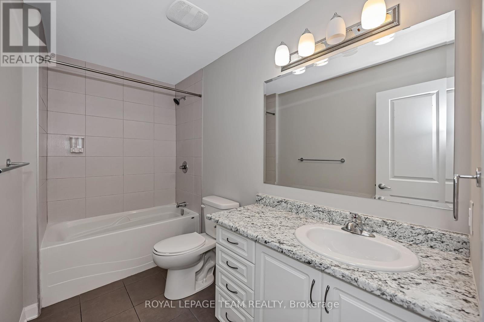 D - 435 Eldorado Private, Ottawa, ON - Indoor Photo Showing Bathroom
