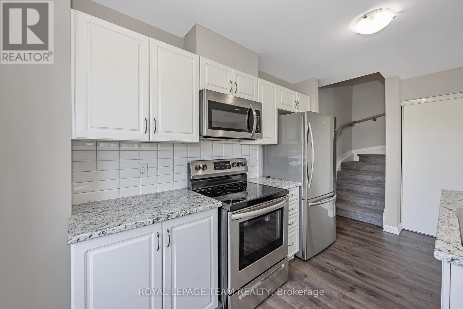 D - 435 Eldorado Private, Ottawa, ON - Indoor Photo Showing Kitchen With Stainless Steel Kitchen With Upgraded Kitchen