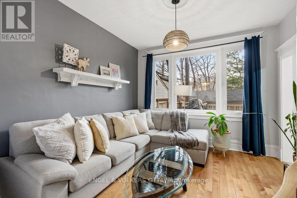 475 Kent Street, Ottawa, ON - Indoor Photo Showing Living Room