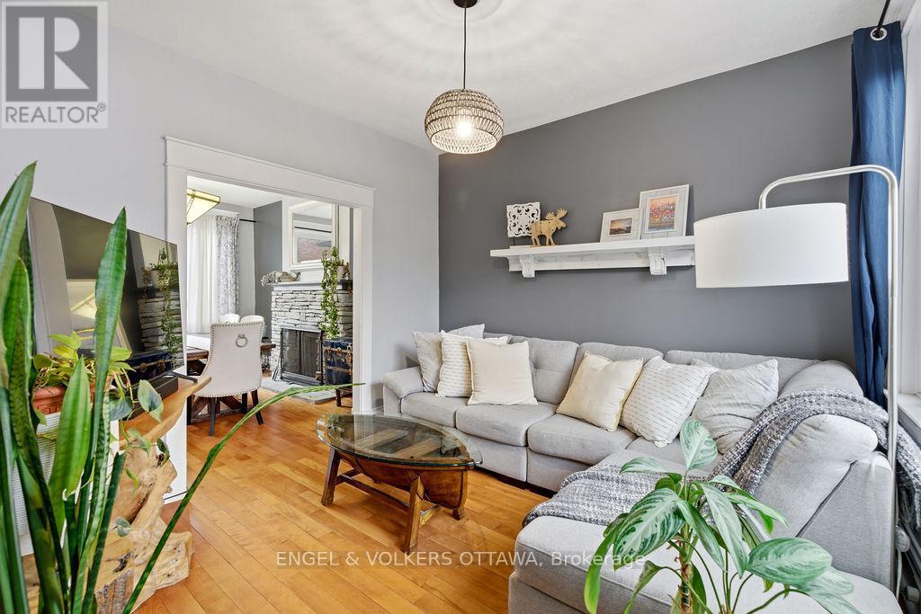 475 Kent Street, Ottawa, ON - Indoor Photo Showing Living Room