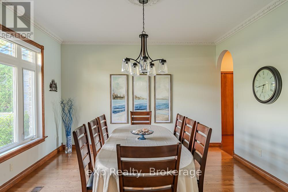 502411 Grey Road 1 Road, Georgian Bluffs, ON - Indoor Photo Showing Dining Room