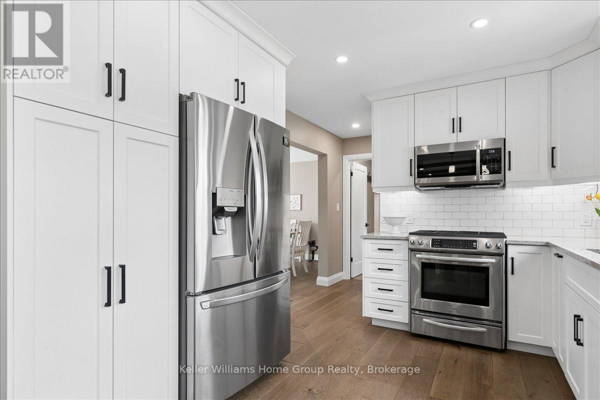 8 Stonefield Drive, Woolwich, ON - Indoor Photo Showing Kitchen With Upgraded Kitchen