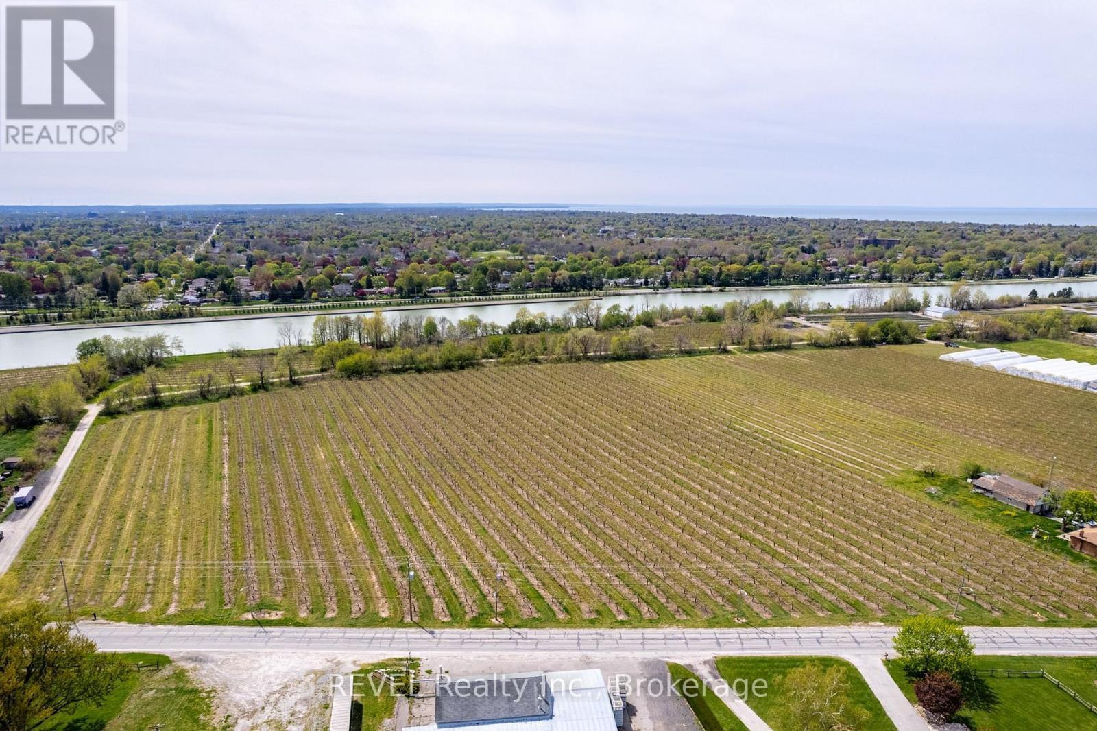 Just steps from the Welland Canal (water source) - 160 Read Road, St. Catharines (Port Weller), ON