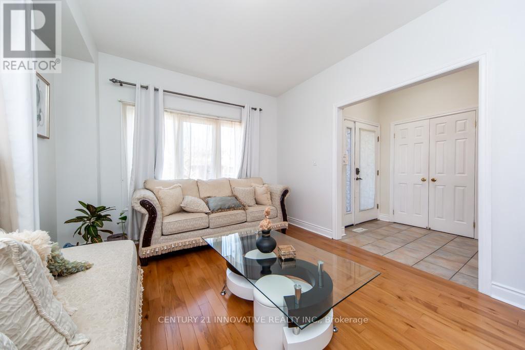 2504 Prestonvale Road, Clarington, ON - Indoor Photo Showing Living Room