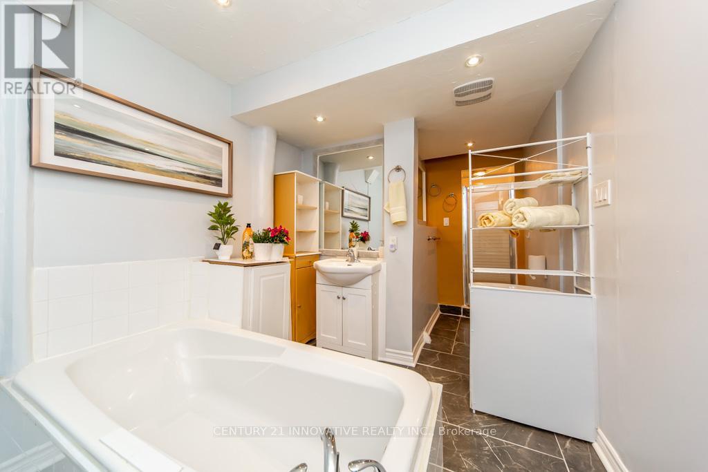 2504 Prestonvale Road, Clarington, ON - Indoor Photo Showing Bathroom