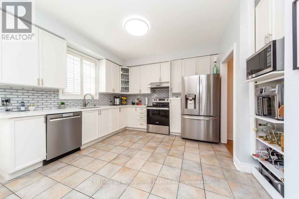 2504 Prestonvale Road, Clarington, ON - Indoor Photo Showing Kitchen With Upgraded Kitchen