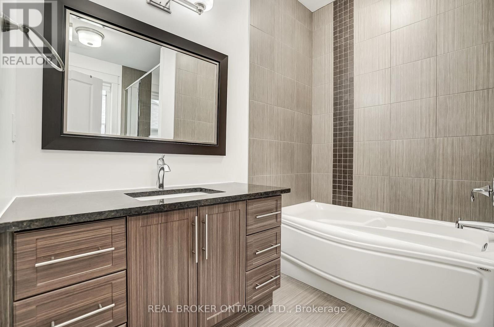 6237 Perth Street, Ottawa, ON - Indoor Photo Showing Bathroom