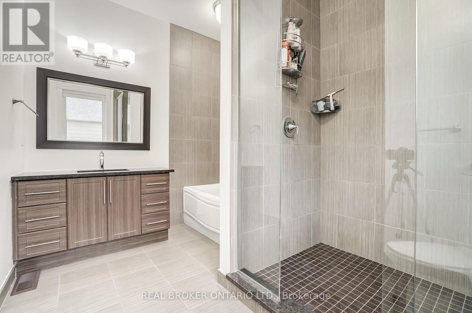 6237 Perth Street, Ottawa, ON - Indoor Photo Showing Bathroom
