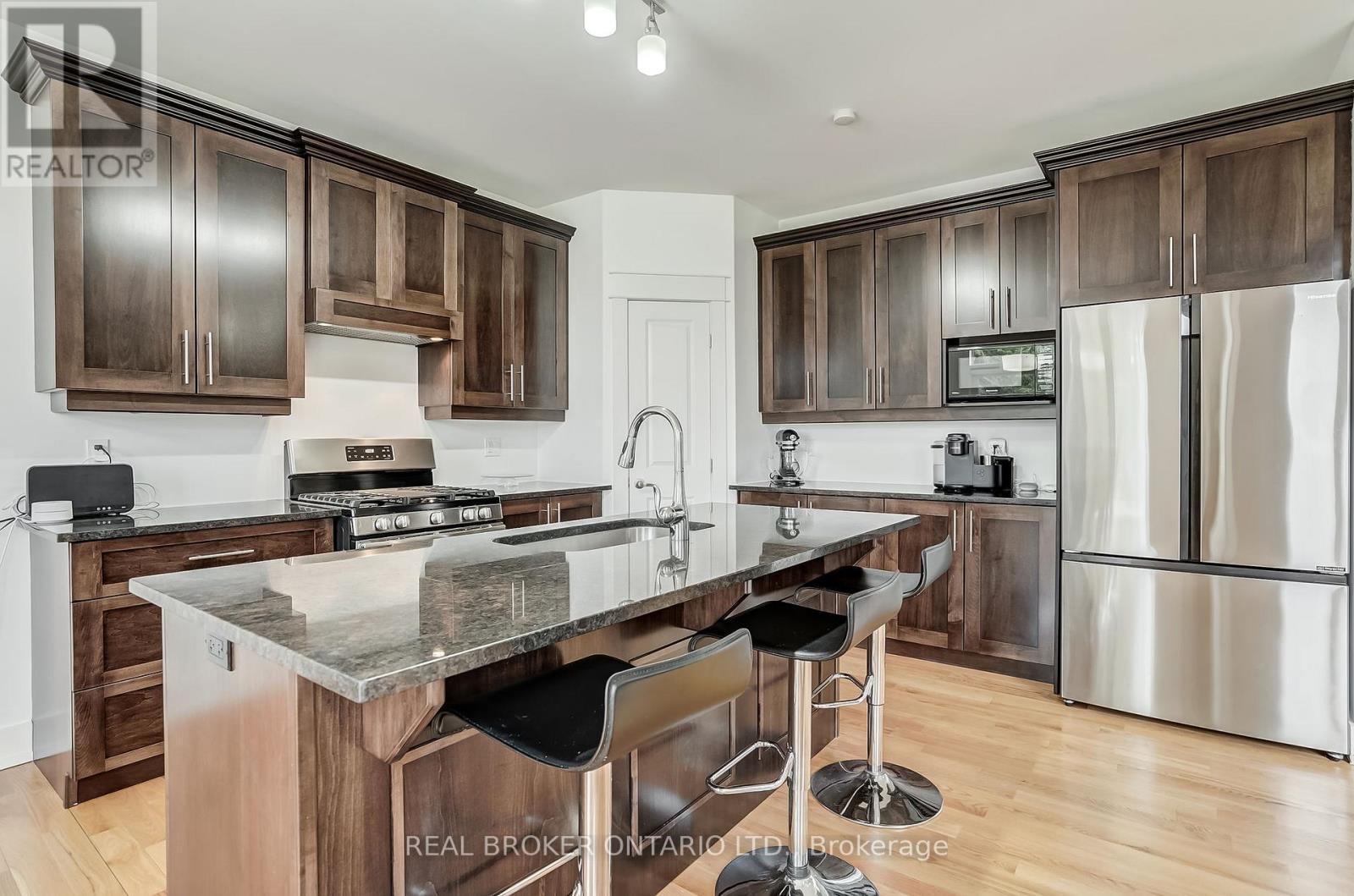 6237 Perth Street, Ottawa, ON - Indoor Photo Showing Kitchen With Stainless Steel Kitchen With Upgraded Kitchen