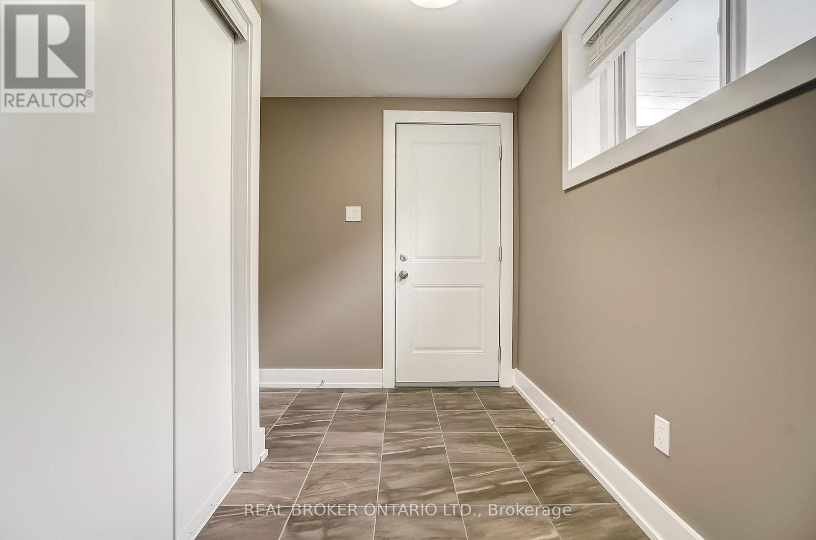6237 Perth Street, Ottawa, ON - Indoor Photo Showing Other Room