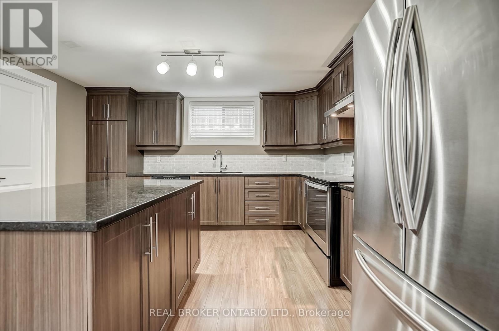 6237 Perth Street, Ottawa, ON - Indoor Photo Showing Kitchen With Stainless Steel Kitchen With Upgraded Kitchen