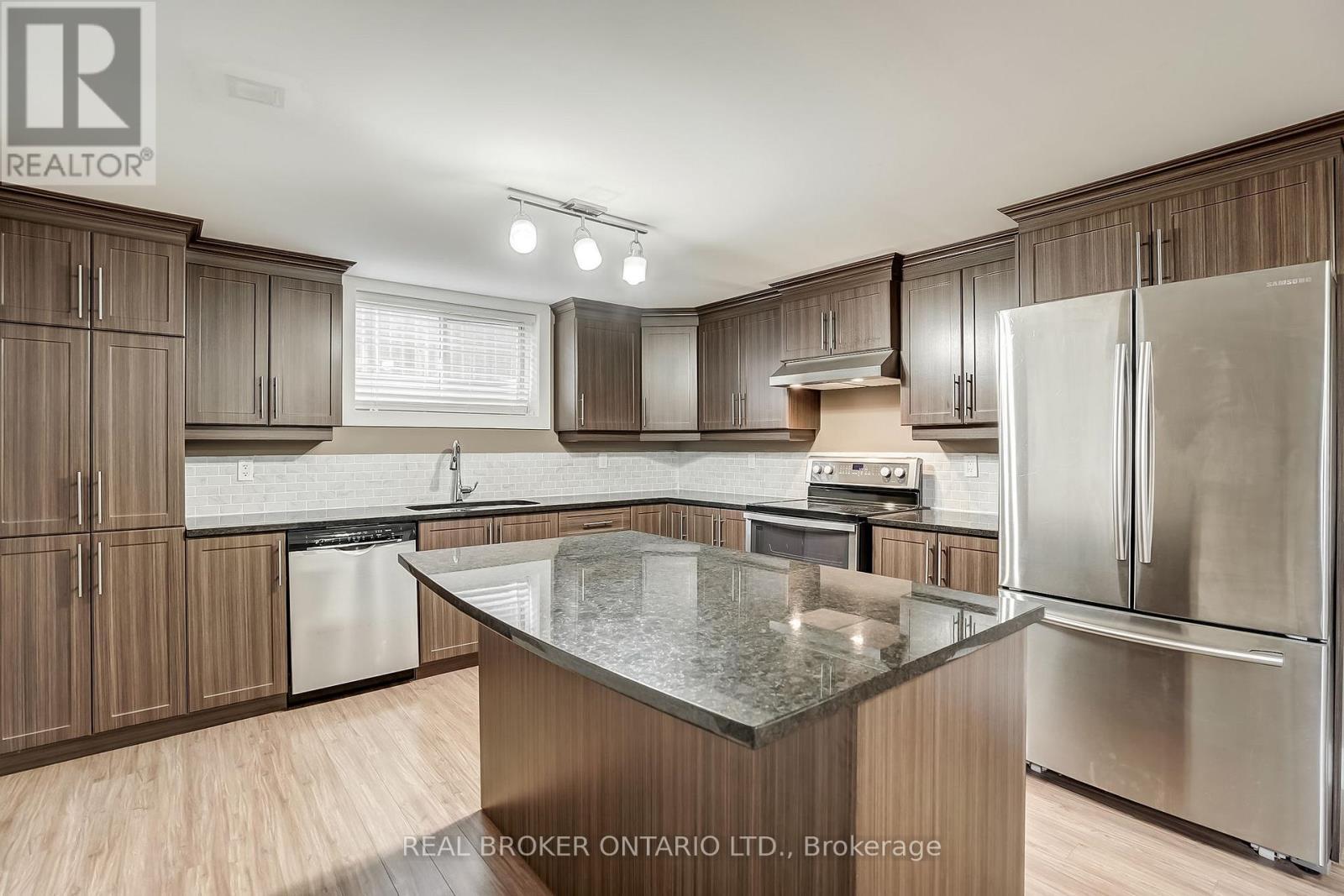 6237 Perth Street, Ottawa, ON - Indoor Photo Showing Kitchen With Stainless Steel Kitchen