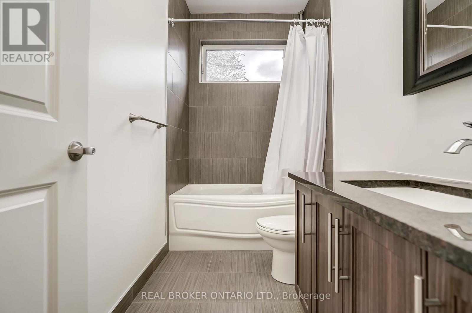 6237 Perth Street, Ottawa, ON - Indoor Photo Showing Bathroom