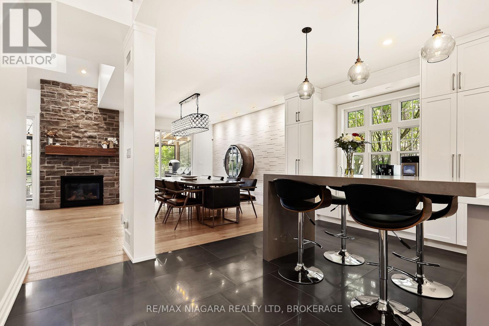 1448 Four Mile Creek Road, Niagara-On-The-Lake (Virgil), ON - Indoor With Fireplace