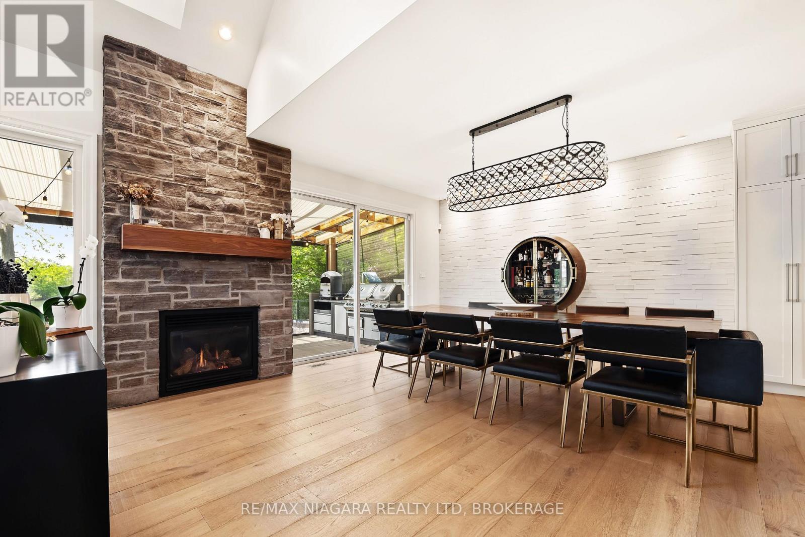 1448 Four Mile Creek Road, Niagara-On-The-Lake (Virgil), ON - Indoor Photo Showing Other Room With Fireplace