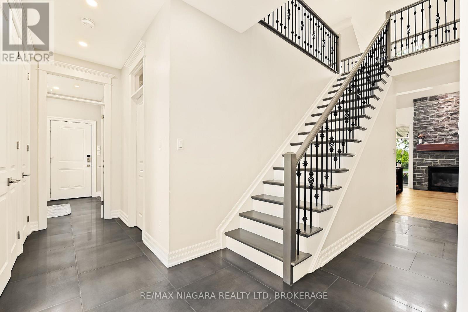 1448 Four Mile Creek Road, Niagara-On-The-Lake (Virgil), ON - Indoor Photo Showing Other Room With Fireplace