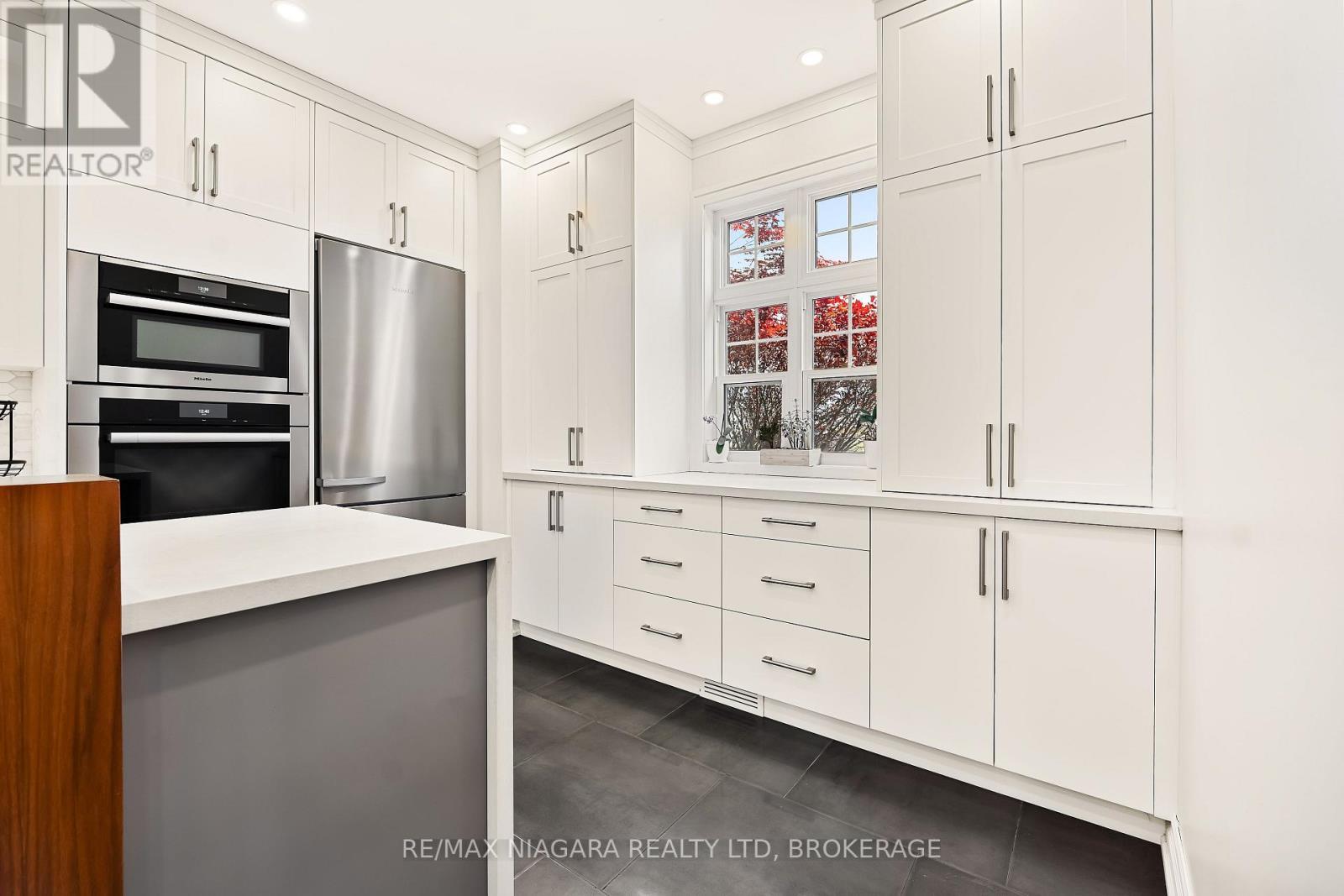 1448 Four Mile Creek Road, Niagara-On-The-Lake (Virgil), ON - Indoor Photo Showing Kitchen