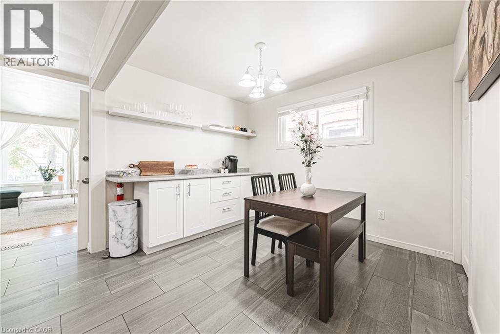13 East 21St Street, Hamilton, ON - Indoor Photo Showing Dining Room