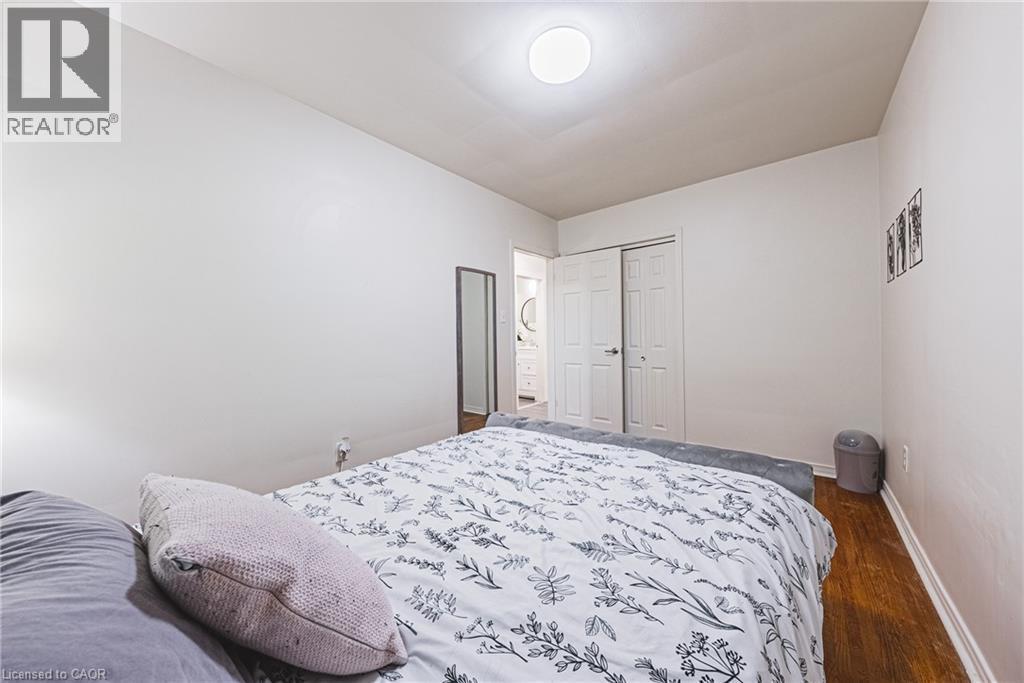 13 East 21St Street, Hamilton, ON - Indoor Photo Showing Bedroom