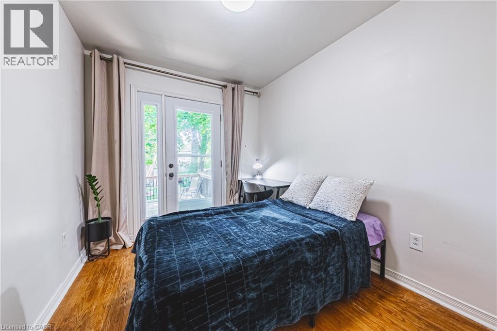 13 East 21St Street, Hamilton, ON - Indoor Photo Showing Bedroom