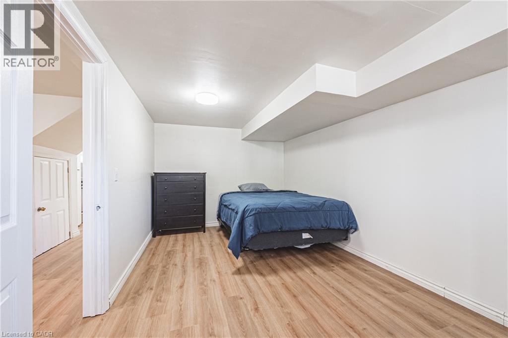 13 East 21St Street, Hamilton, ON - Indoor Photo Showing Bedroom