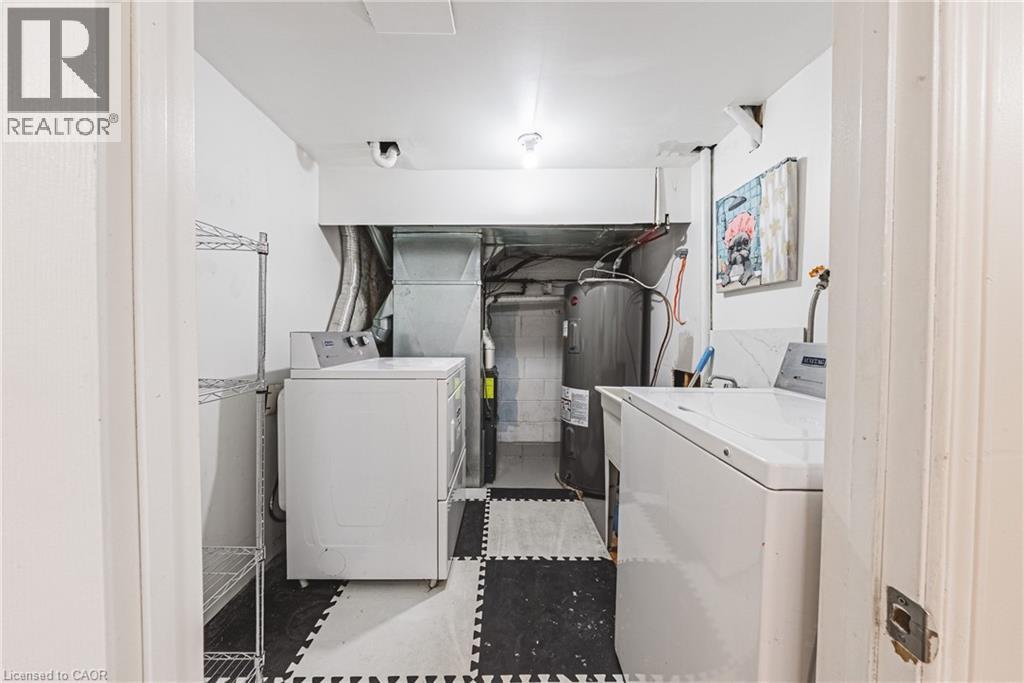 13 East 21St Street, Hamilton, ON - Indoor Photo Showing Laundry Room