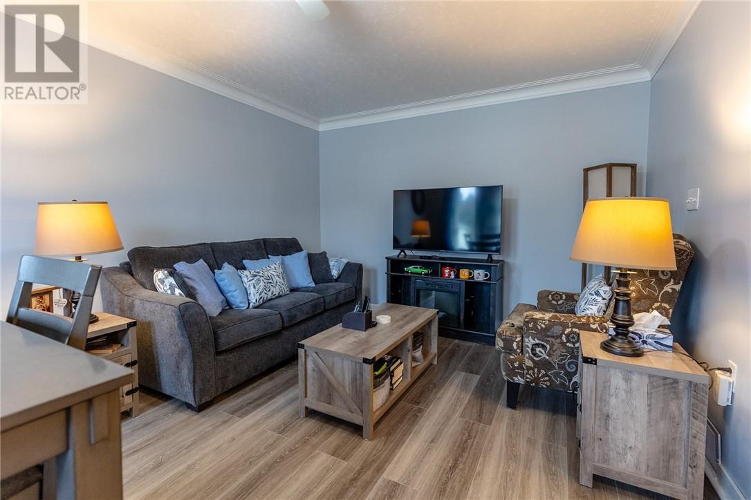 373 Avery Drive, Espanola, ON - Indoor Photo Showing Living Room