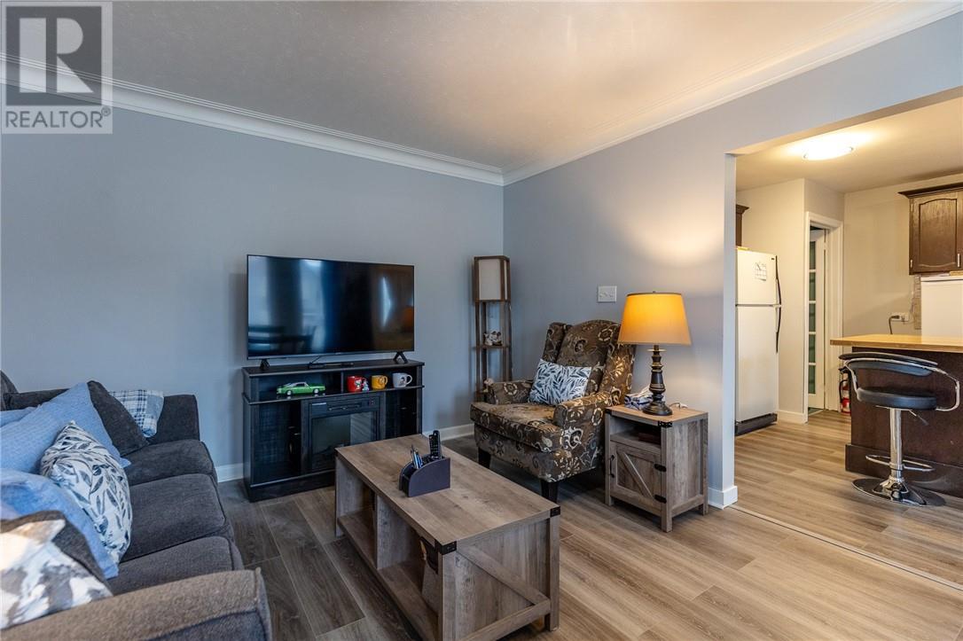 373 Avery Drive, Espanola, ON - Indoor Photo Showing Living Room