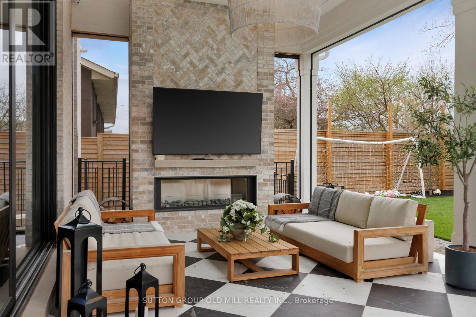 18 Blair Athol Crescent, Toronto, ON - Indoor Photo Showing Living Room With Fireplace
