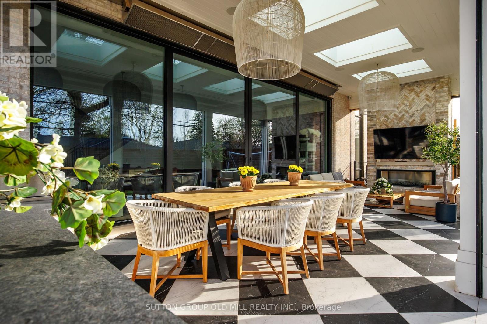 18 Blair Athol Crescent, Toronto, ON - Indoor Photo Showing Dining Room