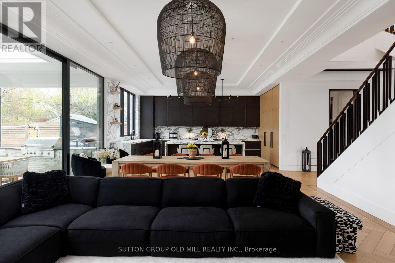 18 Blair Athol Crescent, Toronto, ON - Indoor Photo Showing Living Room