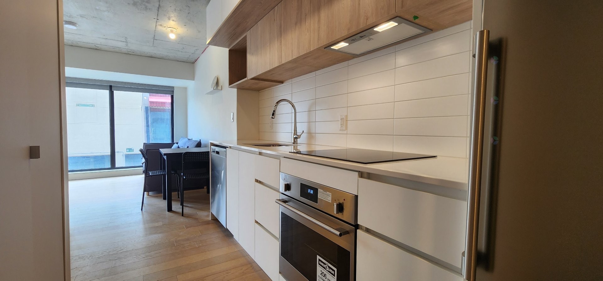 Kitchen - 302-1 Av. Viger O., Montréal (Ville-Marie), QC - Indoor Photo Showing Kitchen
