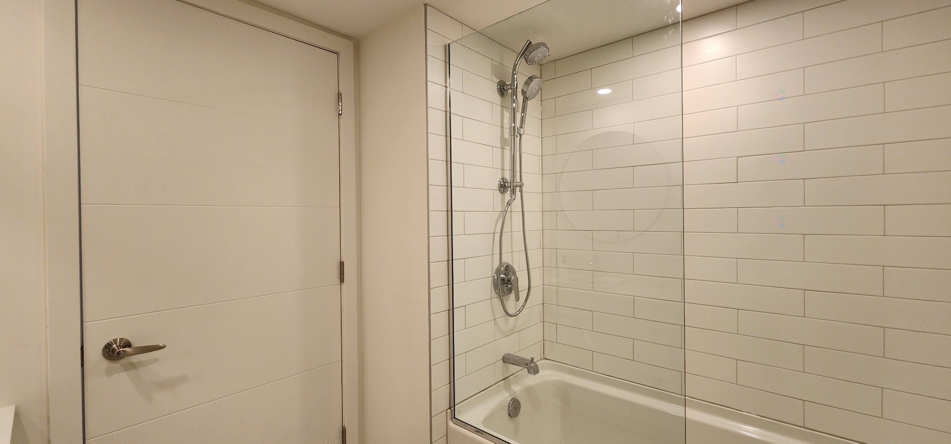 Bathroom - 302-1 Av. Viger O., Montréal (Ville-Marie), QC - Indoor Photo Showing Bathroom