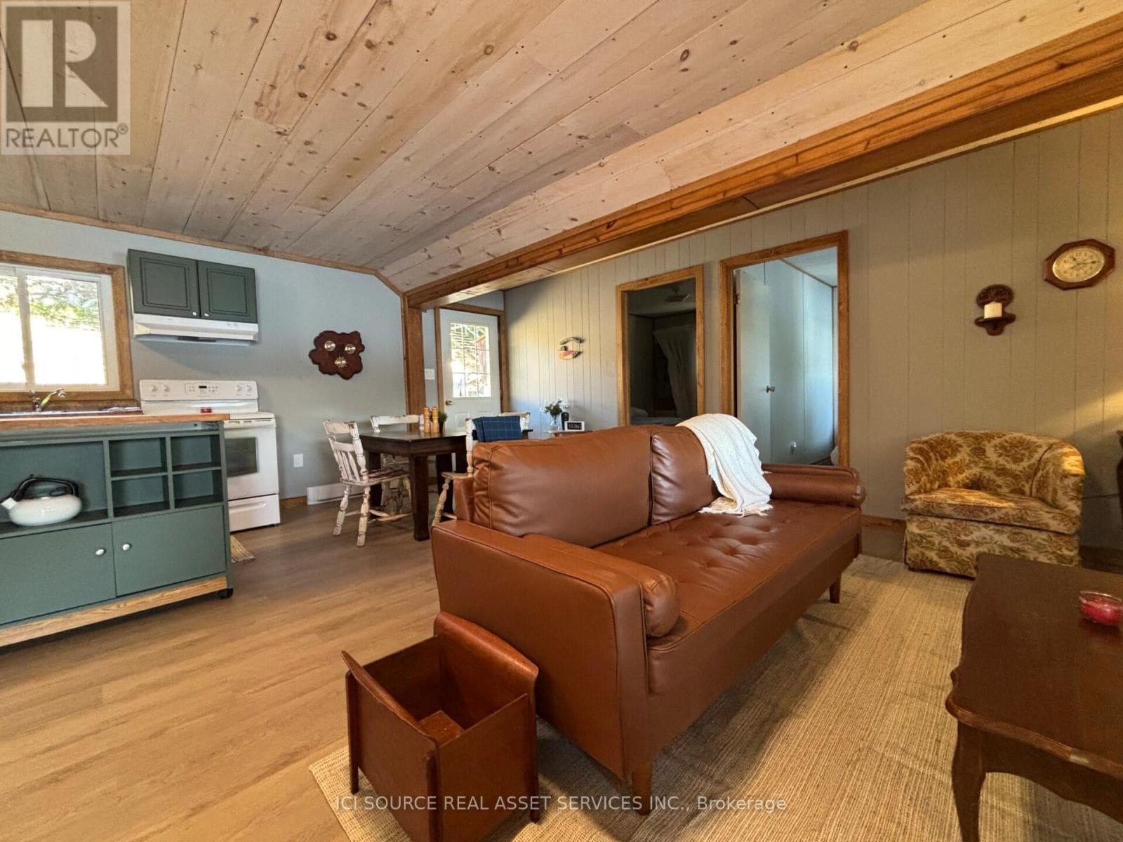 77 Odds Drive, Parry Sound Remote Area, ON - Indoor Photo Showing Living Room