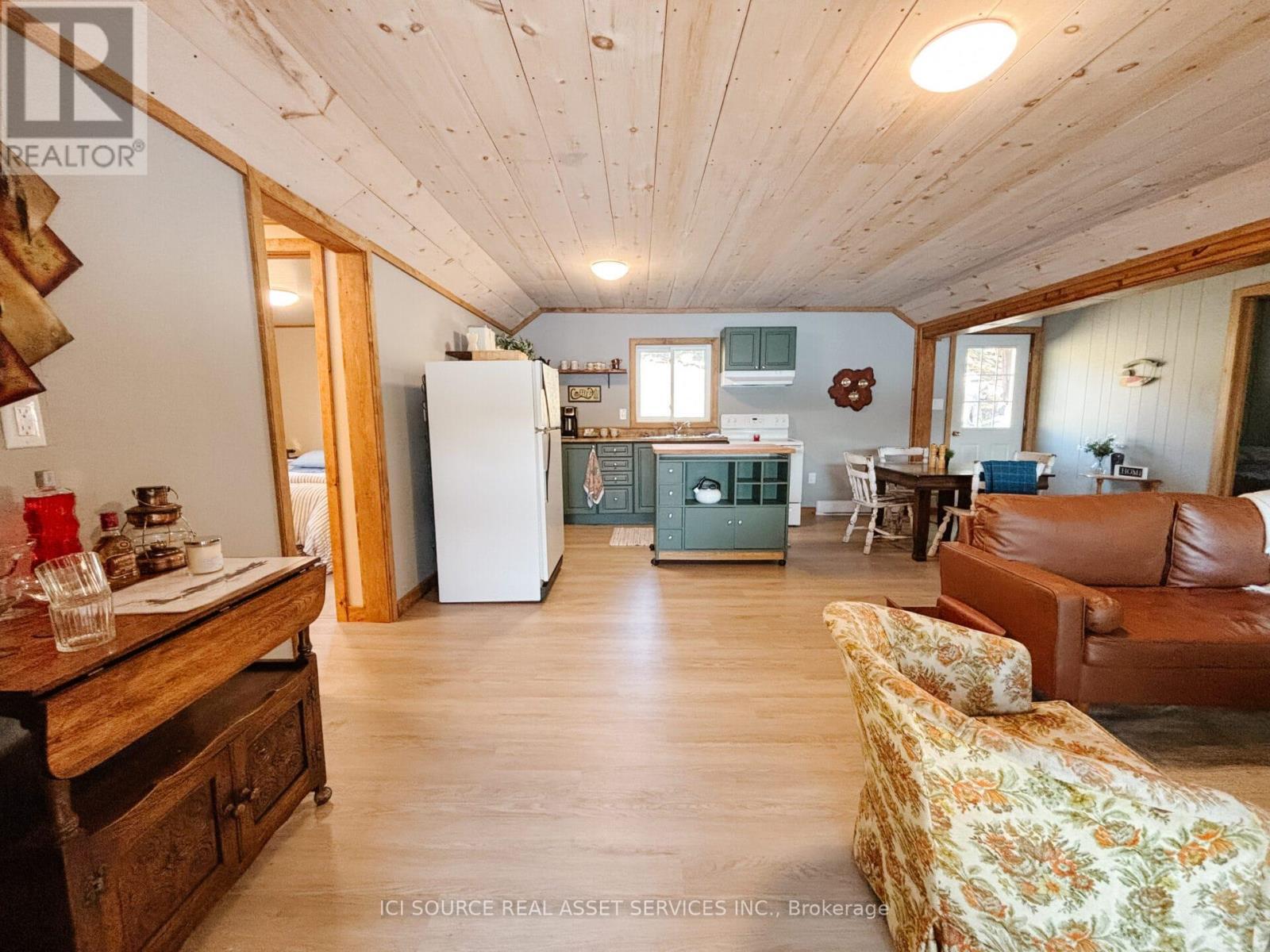 77 Odds Drive, Parry Sound Remote Area, ON - Indoor Photo Showing Living Room