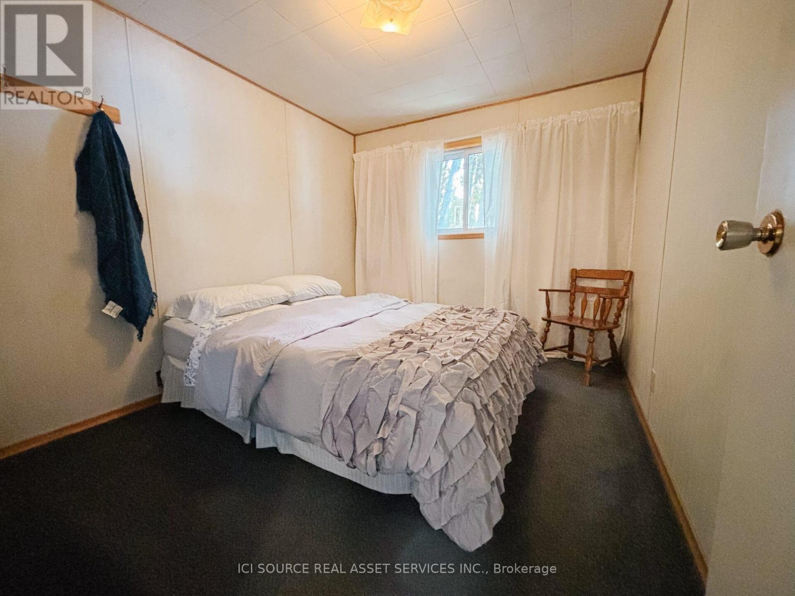 77 Odds Drive, Parry Sound Remote Area, ON - Indoor Photo Showing Bedroom