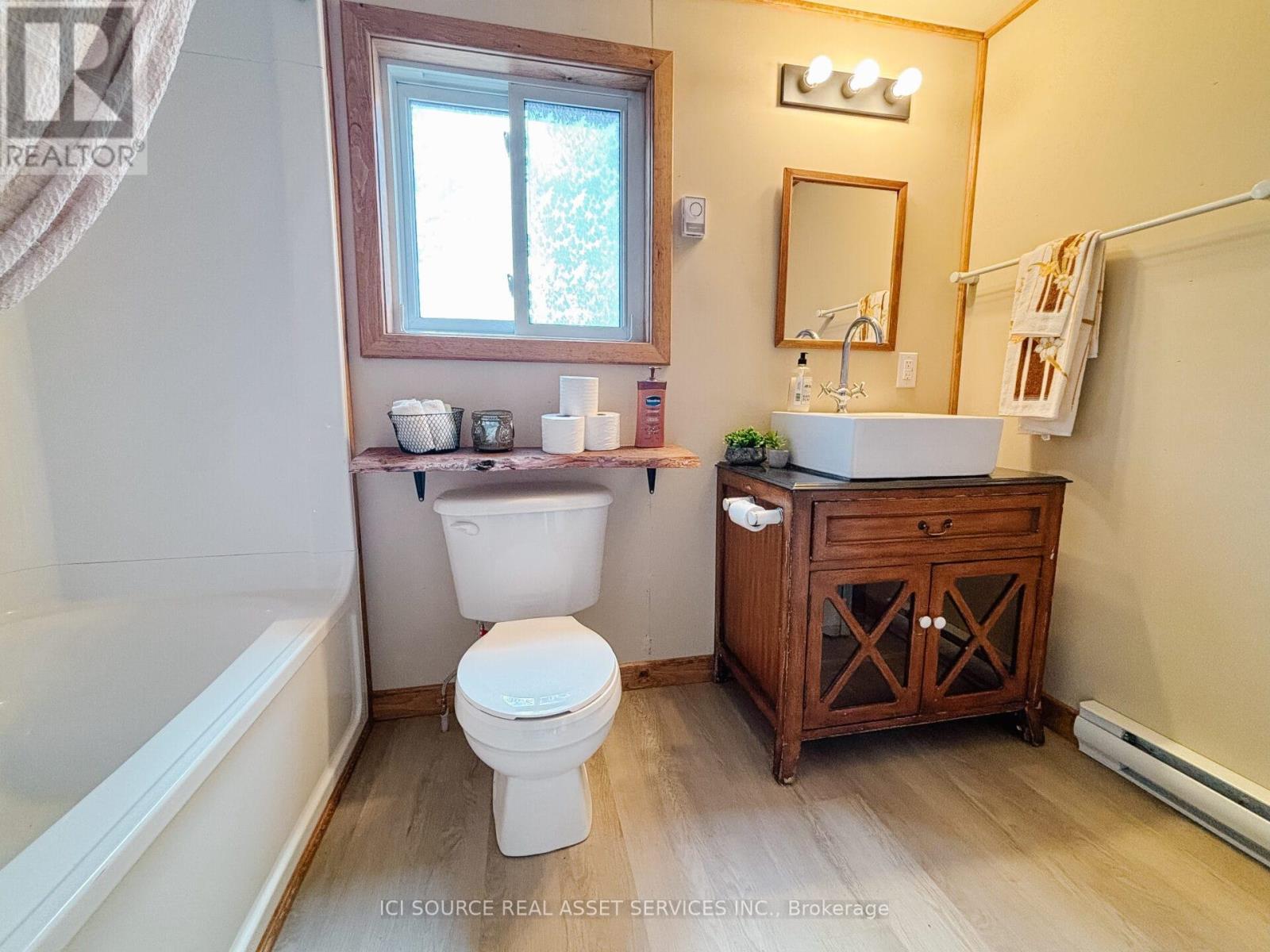 77 Odds Drive, Parry Sound Remote Area, ON - Indoor Photo Showing Bathroom