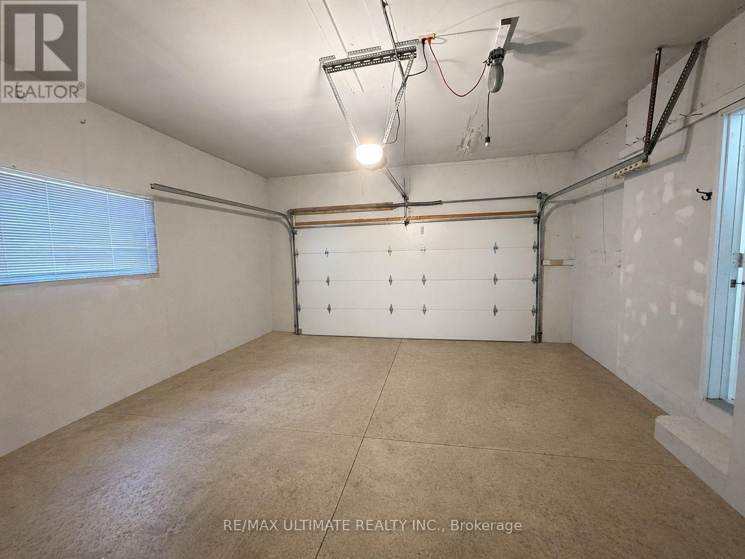 12 Stoney Brook Crescent, St. Catharines, ON - Indoor Photo Showing Garage