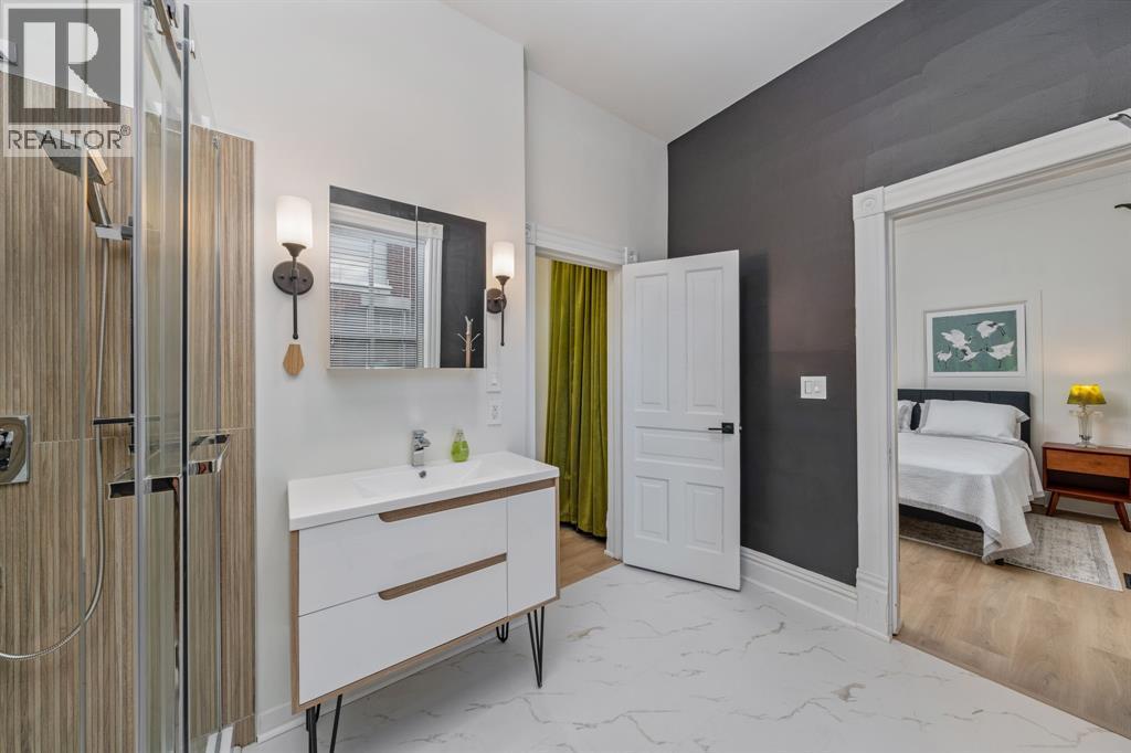 119 Christina Street South, Sarnia, ON - Indoor Photo Showing Bathroom