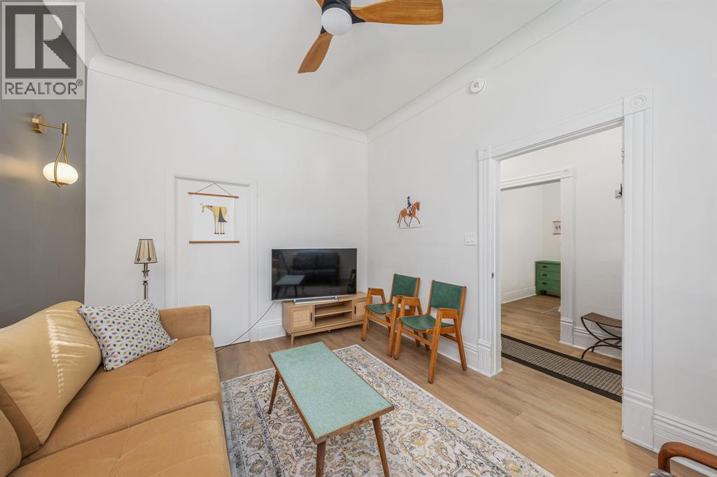 119 Christina Street South, Sarnia, ON - Indoor Photo Showing Living Room