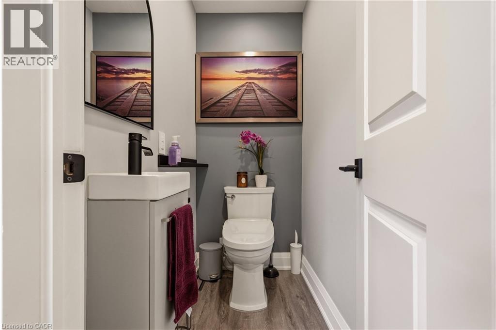 14 Mars Avenue, Hamilton, ON - Indoor Photo Showing Bathroom