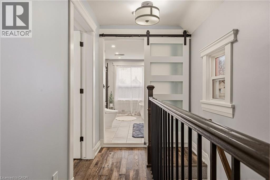 14 Mars Avenue, Hamilton, ON - Indoor Photo Showing Other Room