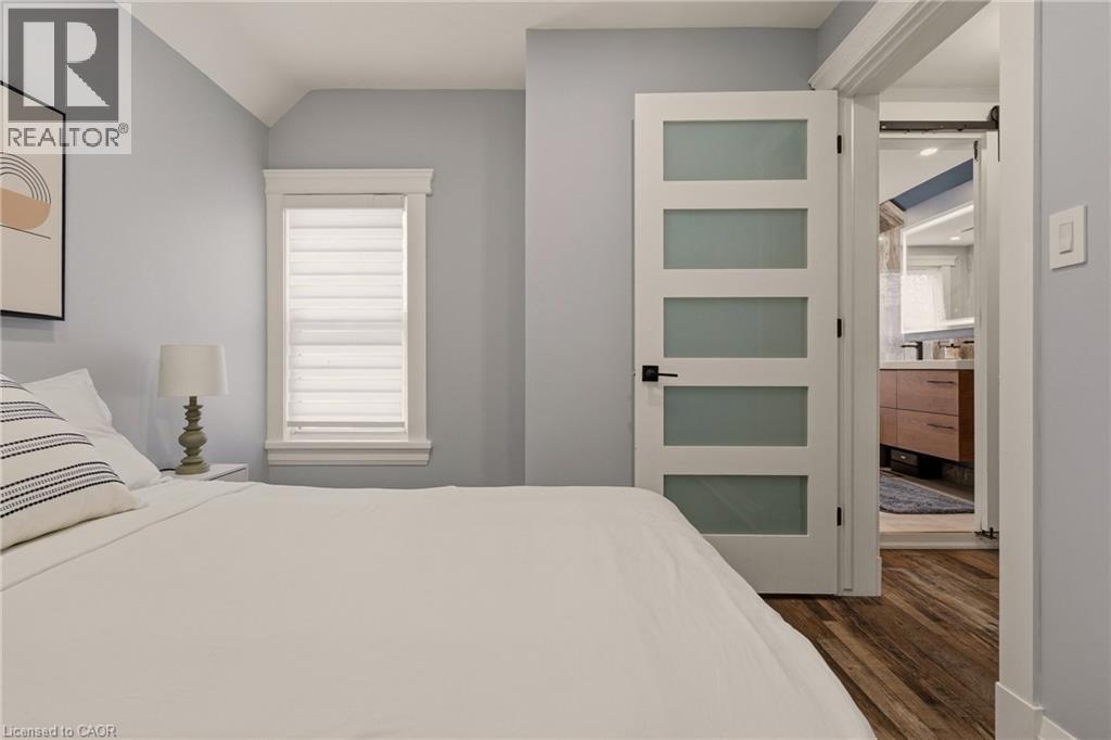 14 Mars Avenue, Hamilton, ON - Indoor Photo Showing Bedroom